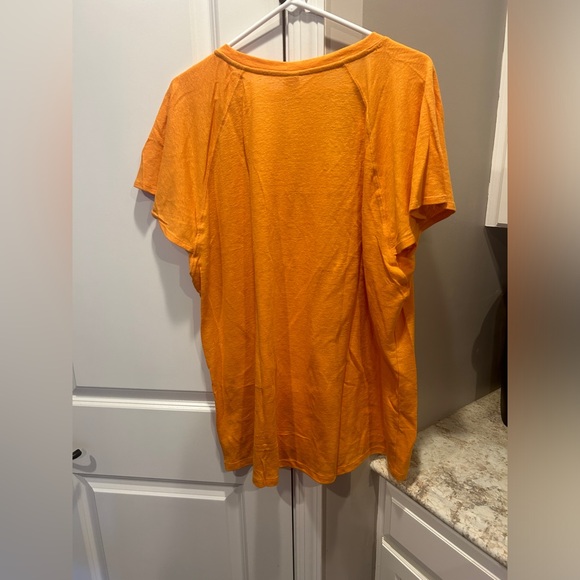 Women’s Old Navy V Neck Tee Shirt Short Sleeve Large NWT - Picture 3 of 9